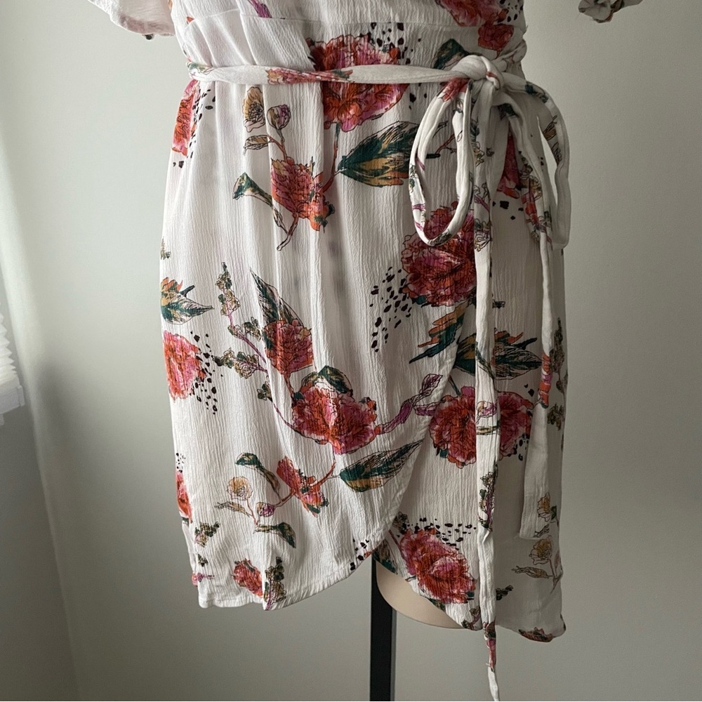 O’Neill Floral Wrap Mini Crepe Dress Pink White Size Medium - Picture 8 of 9